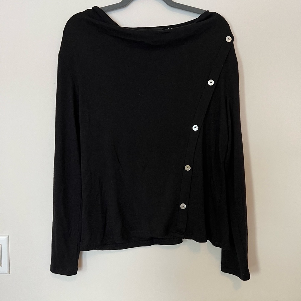 Long sleeve light knit top
